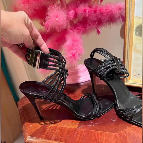 Gucci Vintage Black Strappy Heels with Glossy Finish - Picture 5 of 5